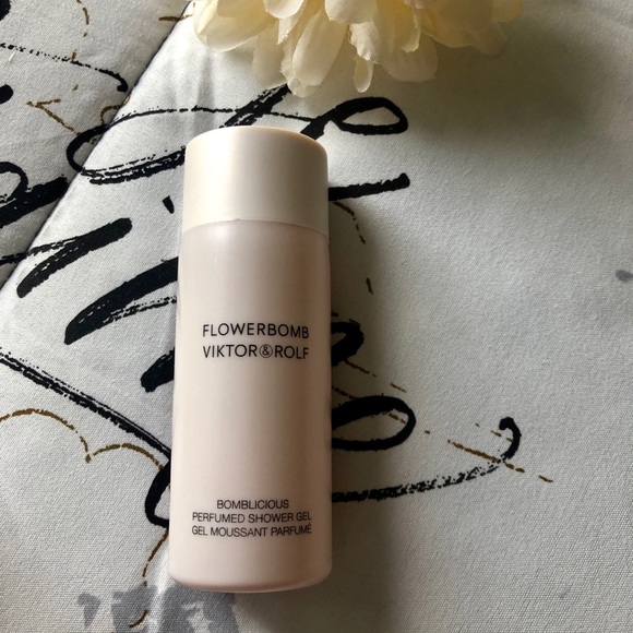 🆕🌟FLOWERBOMB VICTOR&ROLF BUNDLE🌟🆕 - Picture 5 of 6